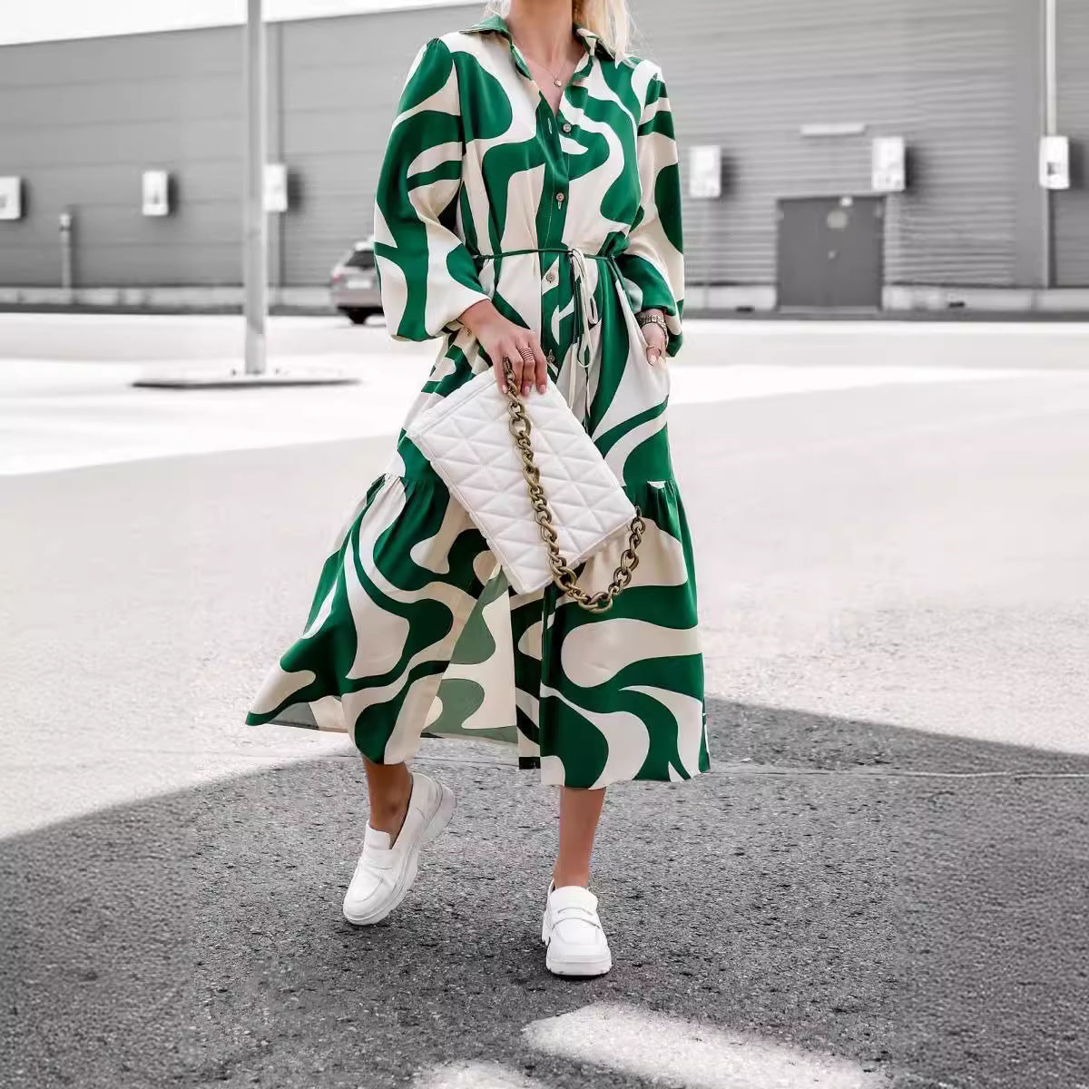 Damen Maxikleid mit modernem Muster und praktischem Taillengürtel Sovae