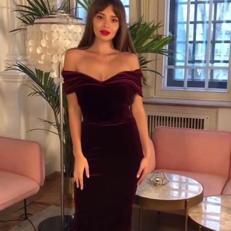 Damen figurbetontes Samtkleid mit schulterfreier Gestaltung und elegantem Sitz Sovae