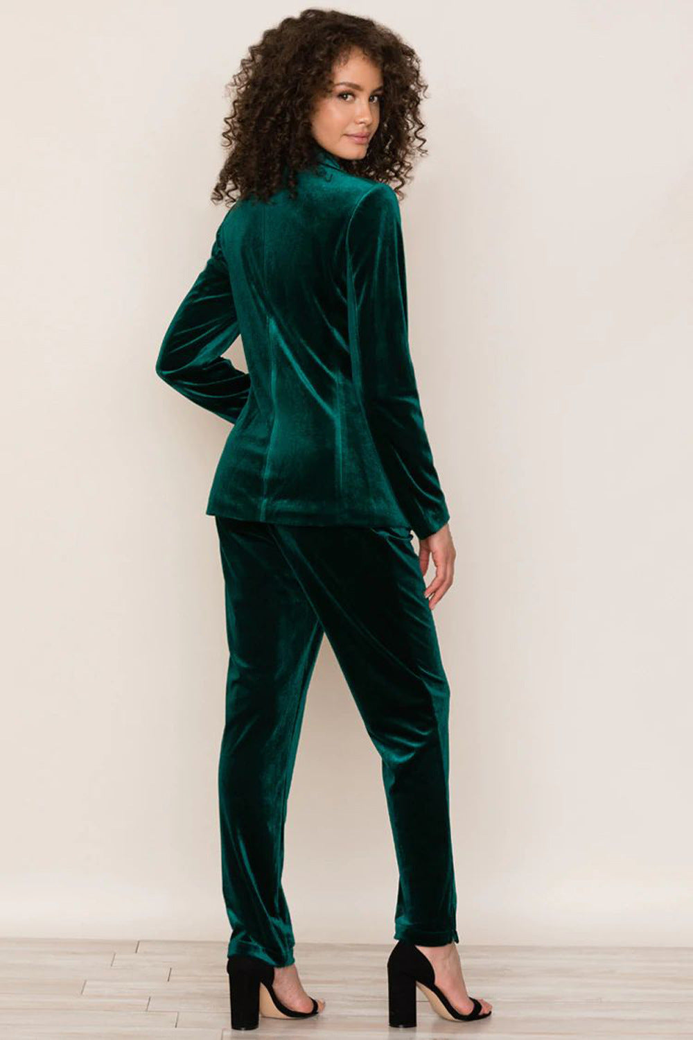 Damen Eleganter und figurbetonter Velvet-Jumpsuit Sovae