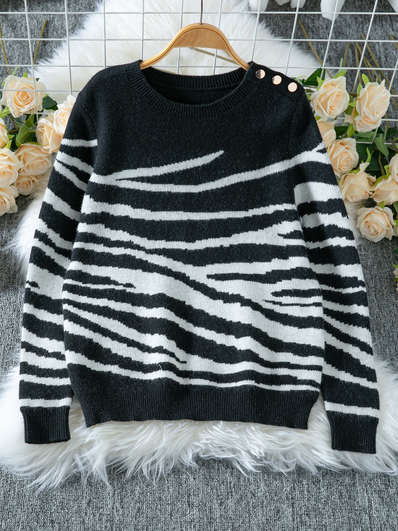 Damen gemütlicher Strickpullover mit modernem Zebrastreifen-Muster und komfortablem Schnitt Sovae