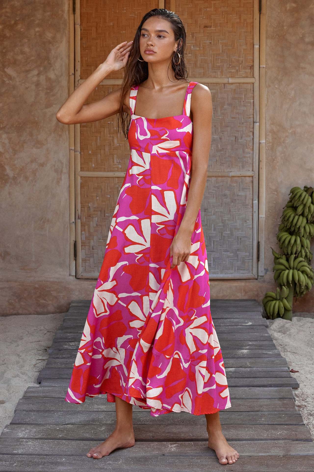 Damen Maxikleid mit buntem Blumenmuster und tailliertem Oberteil Sovae