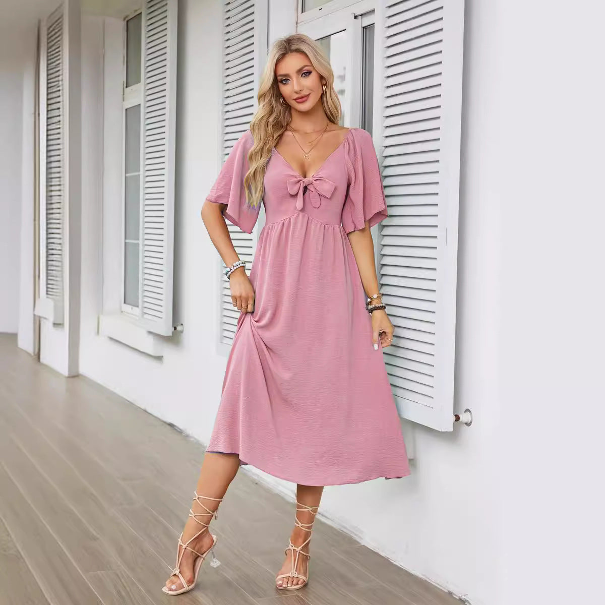 Damen Midikleid mit vorteilhaftem Bindeband und weiten Ärmeln Sovae