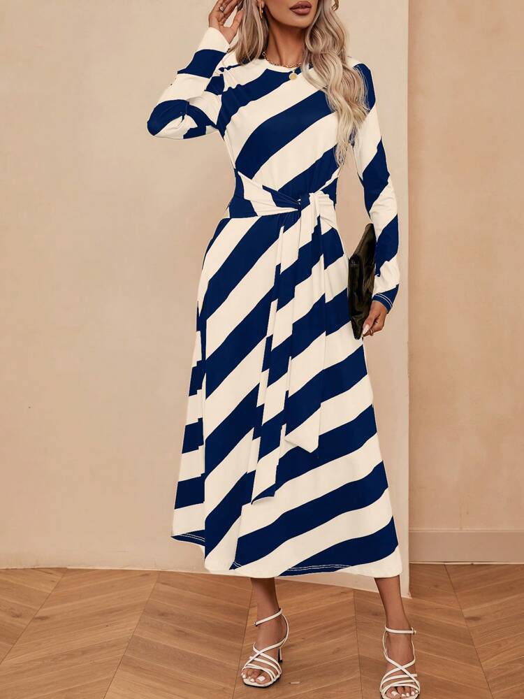 Damen Midikleid mit auffälligem Streifenmuster und schickem Wickel-Effekt Sovae