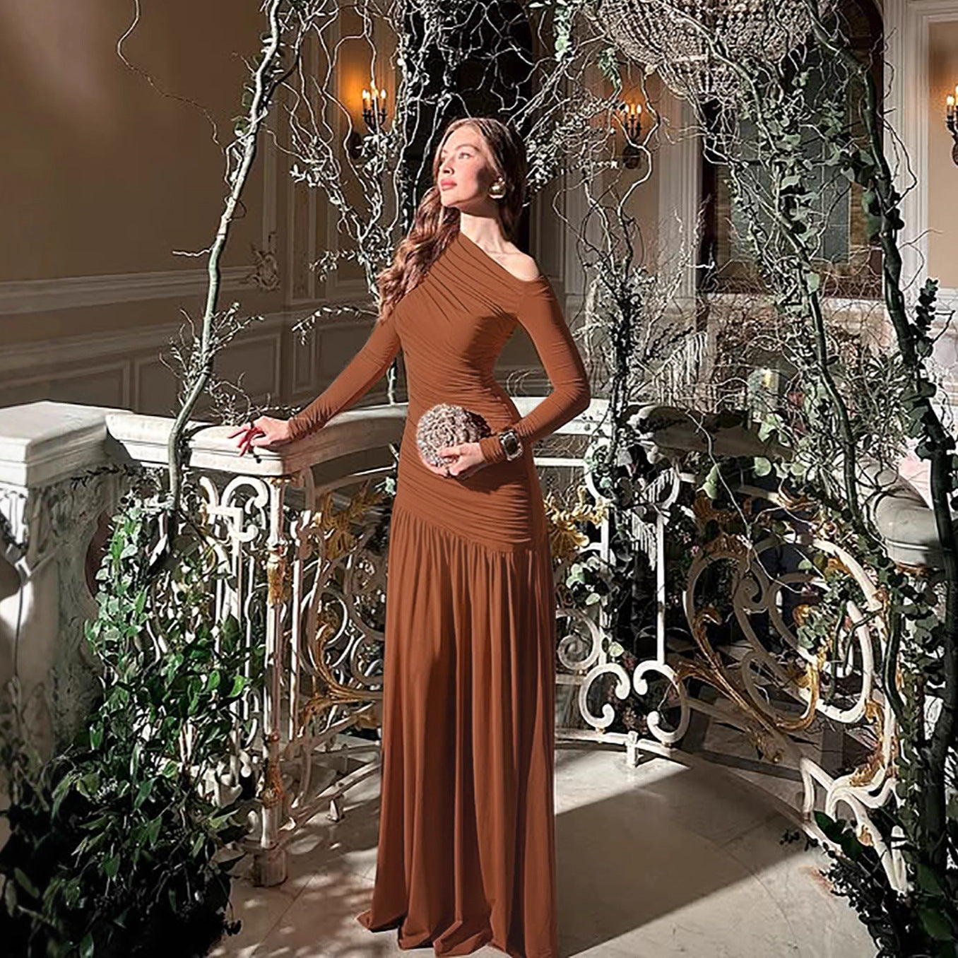 Damen Elegantes Maxikleid mit asymmetrischem Schnitt und Raffung Sovae