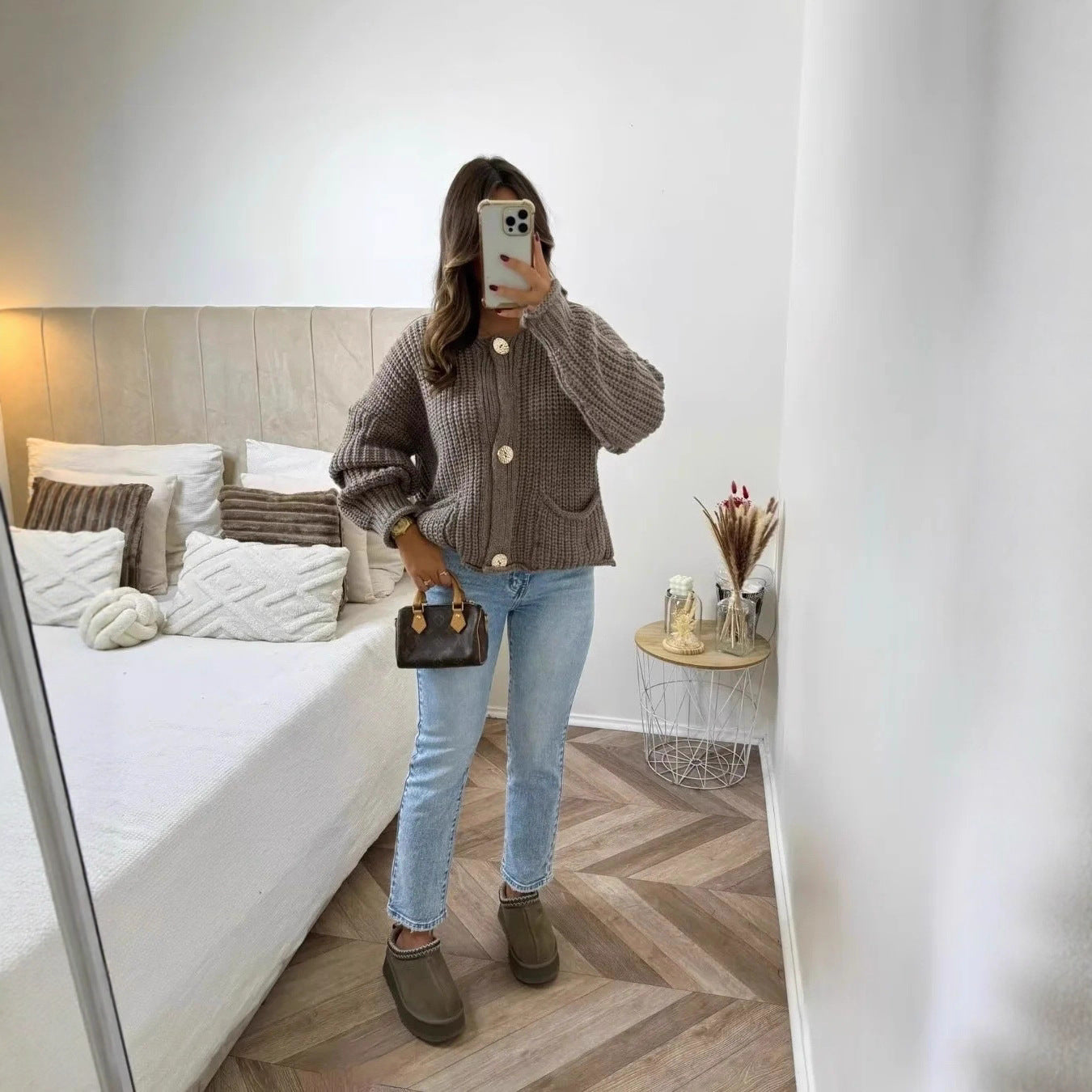 Damen Strickjacke mit dekorativen Knöpfen und praktischen Taschen Sovae