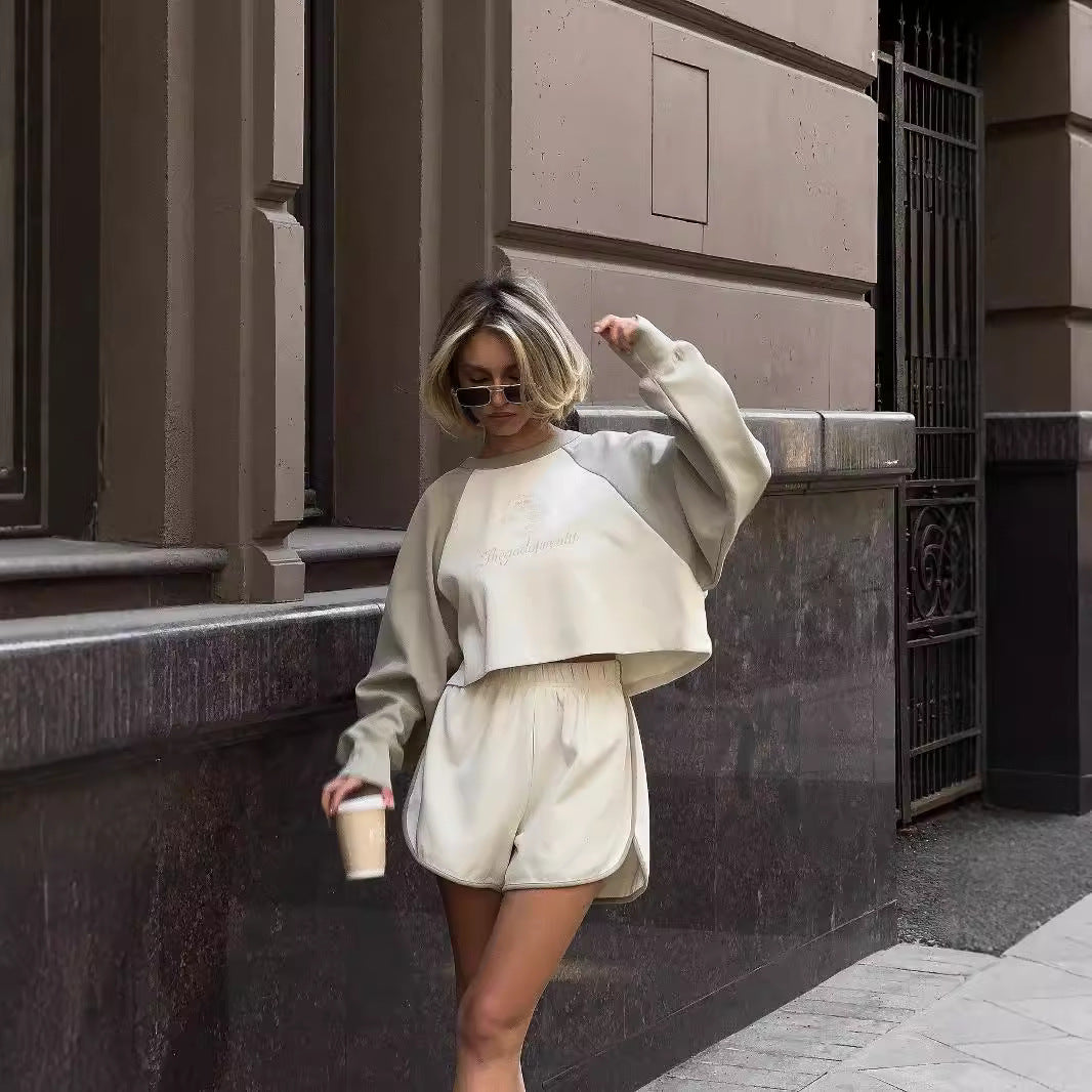 Damen Sportliches Set mit Oversized Pullover und lässigen Shorts Sovae