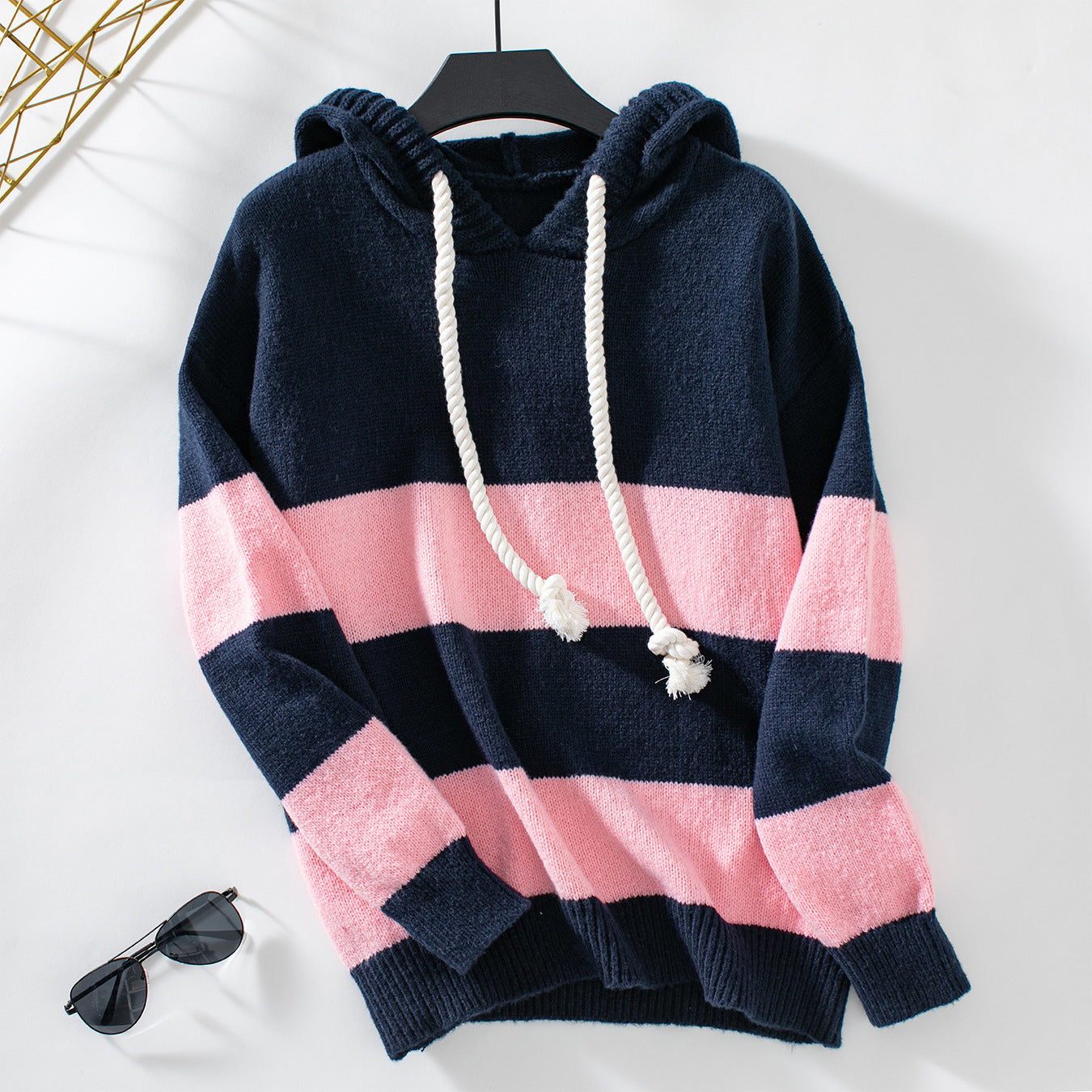 Damen Kapuzenpullover mit breiten Streifen und weichem Material Sovae