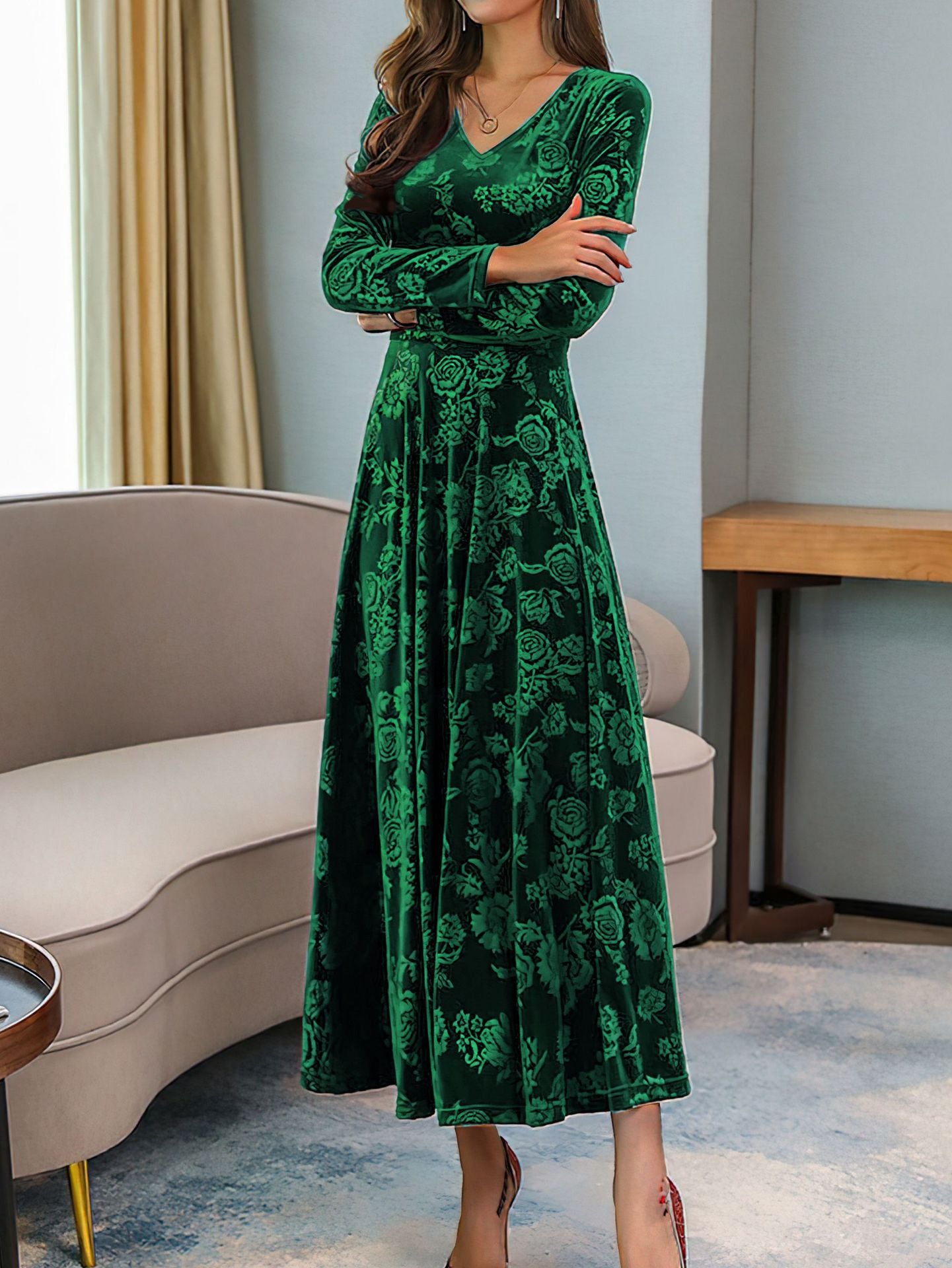 Damen Samt-Maxikleid mit floralem Muster und elegantem V-Ausschnitt Sovae