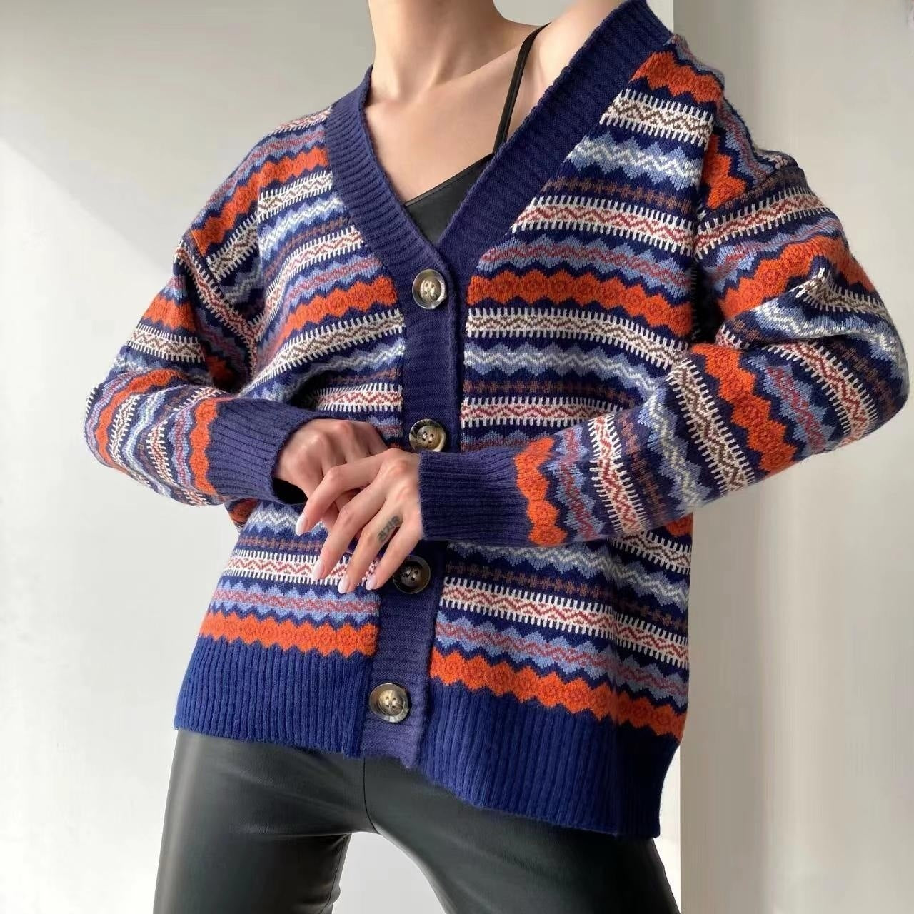 Damen lässiger Strickcardigan mit buntem Muster und Knopfleiste Sovae