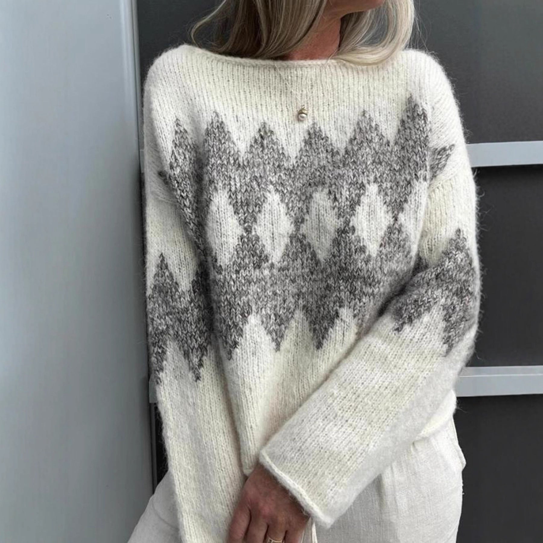 Damen Strickpullover mit modernem Wellenmuster und angenehmer Passform Sovae