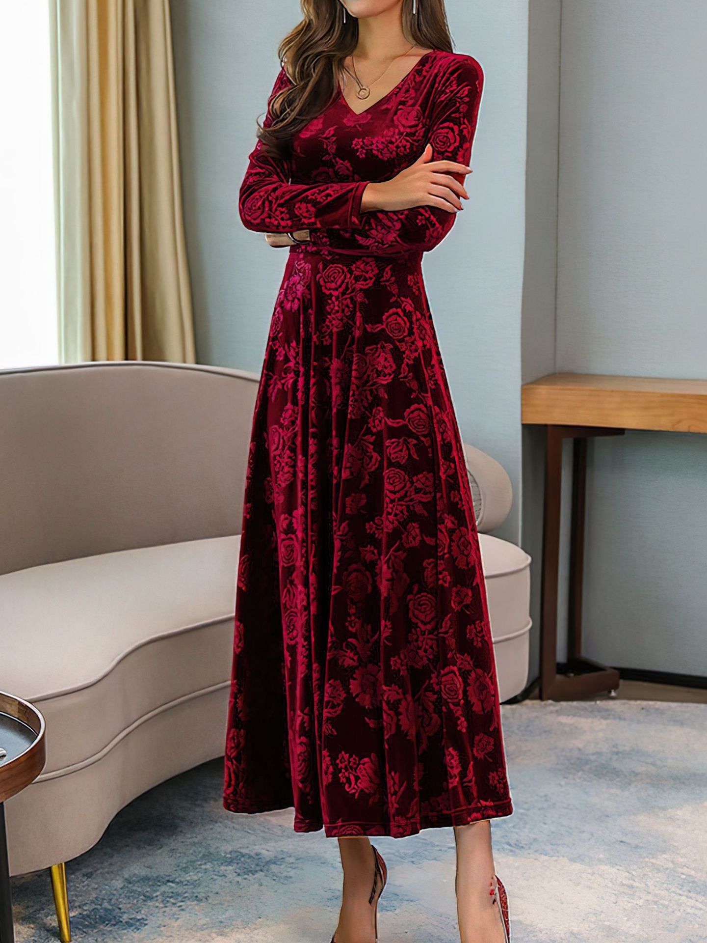 Damen Samt-Maxikleid mit floralem Muster und elegantem V-Ausschnitt Sovae