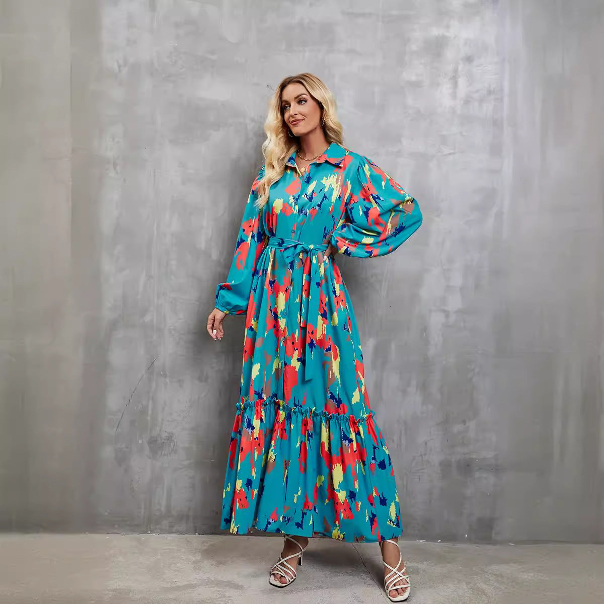 Damen elegantes Maxikleid mit hochgeschlossenem Kragen und farbenfrohem Muster Sovae