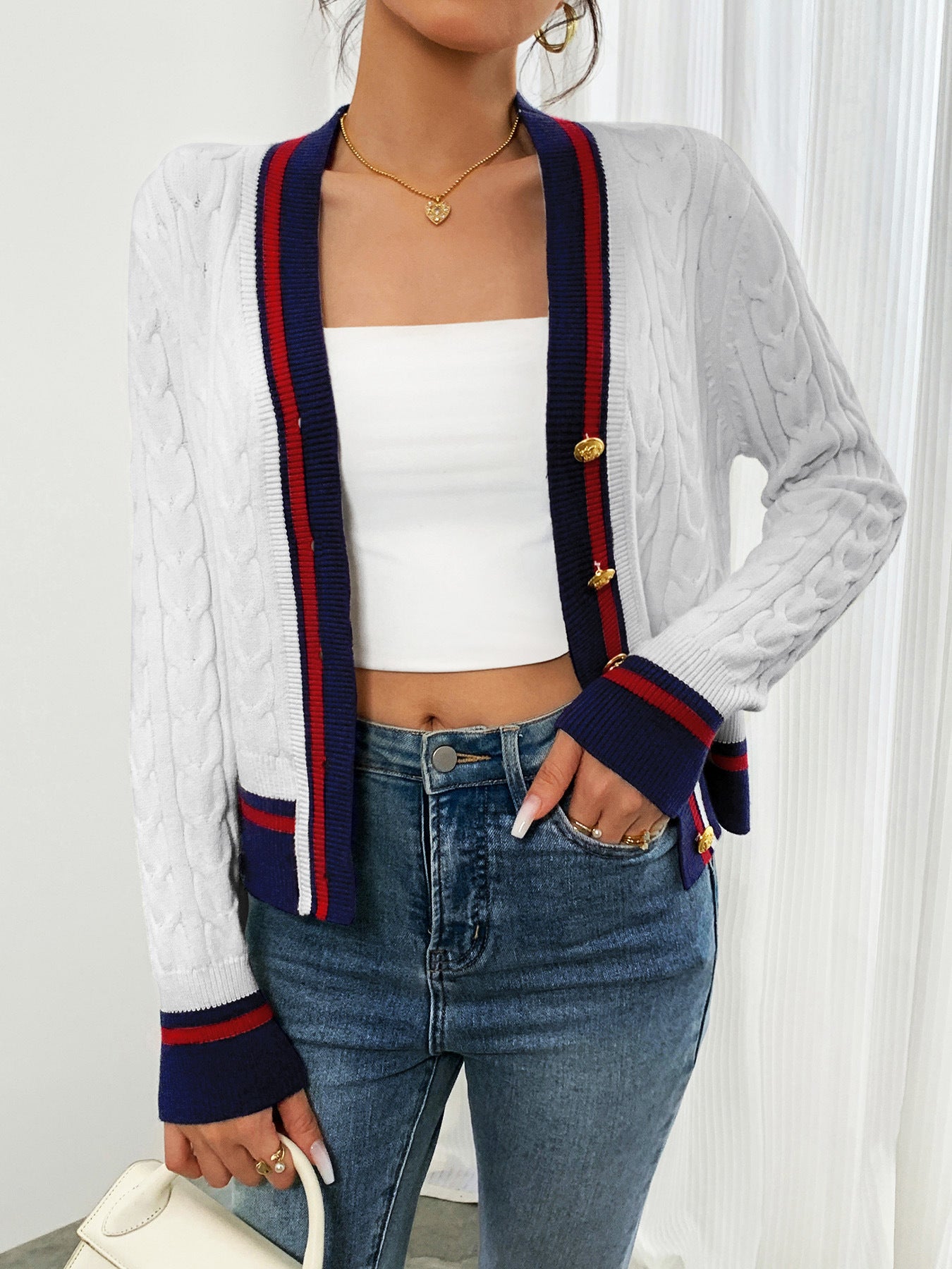 Damen modischer, strukturierter Cardigan mit Kabelstrick und dekorativen Knopfdetails Sovae