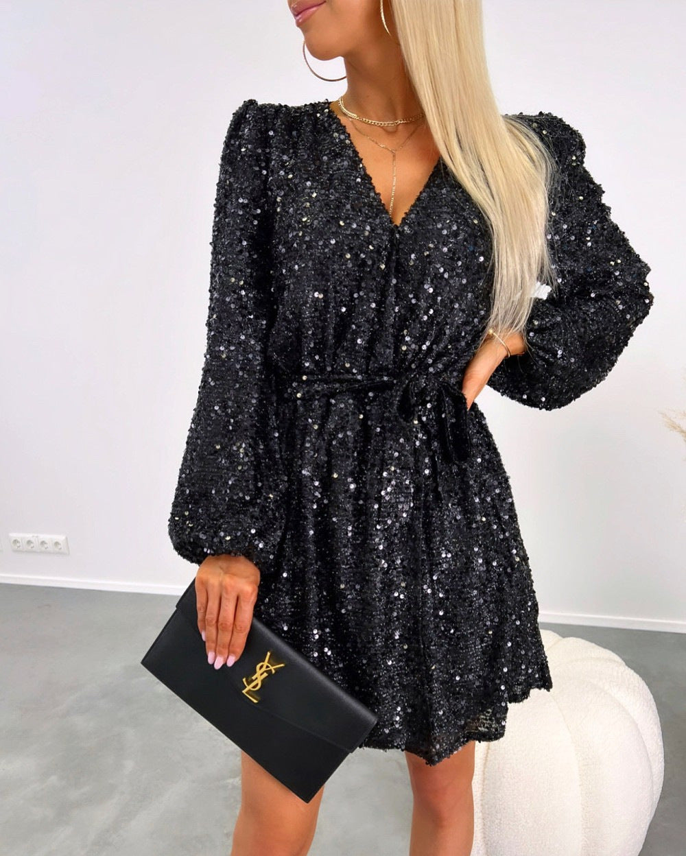 Damen Glitzerndes Minikleid mit V-Ausschnitt und Puffärmeln Sovae