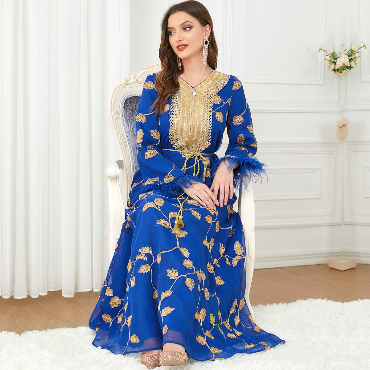 Damen Maxikleid mit luxuriöser floralem Stickerei und Gürtel Sovae