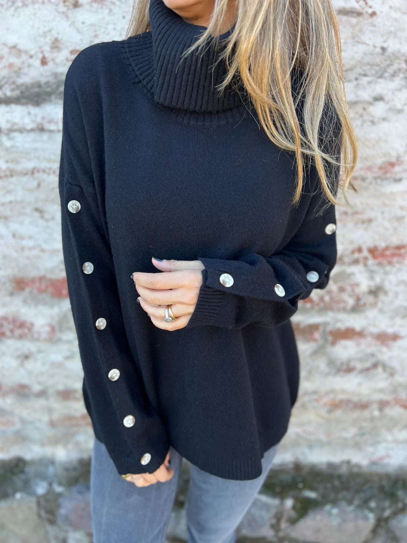 Damen hochschuliger Strickpullover mit Knopfdetails Sovae