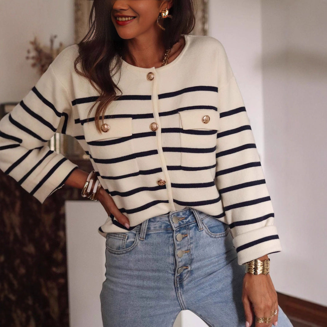 Damen komfortable Strickjacke mit modischem Streifenmuster und eleganten Knopfdetails Sovae