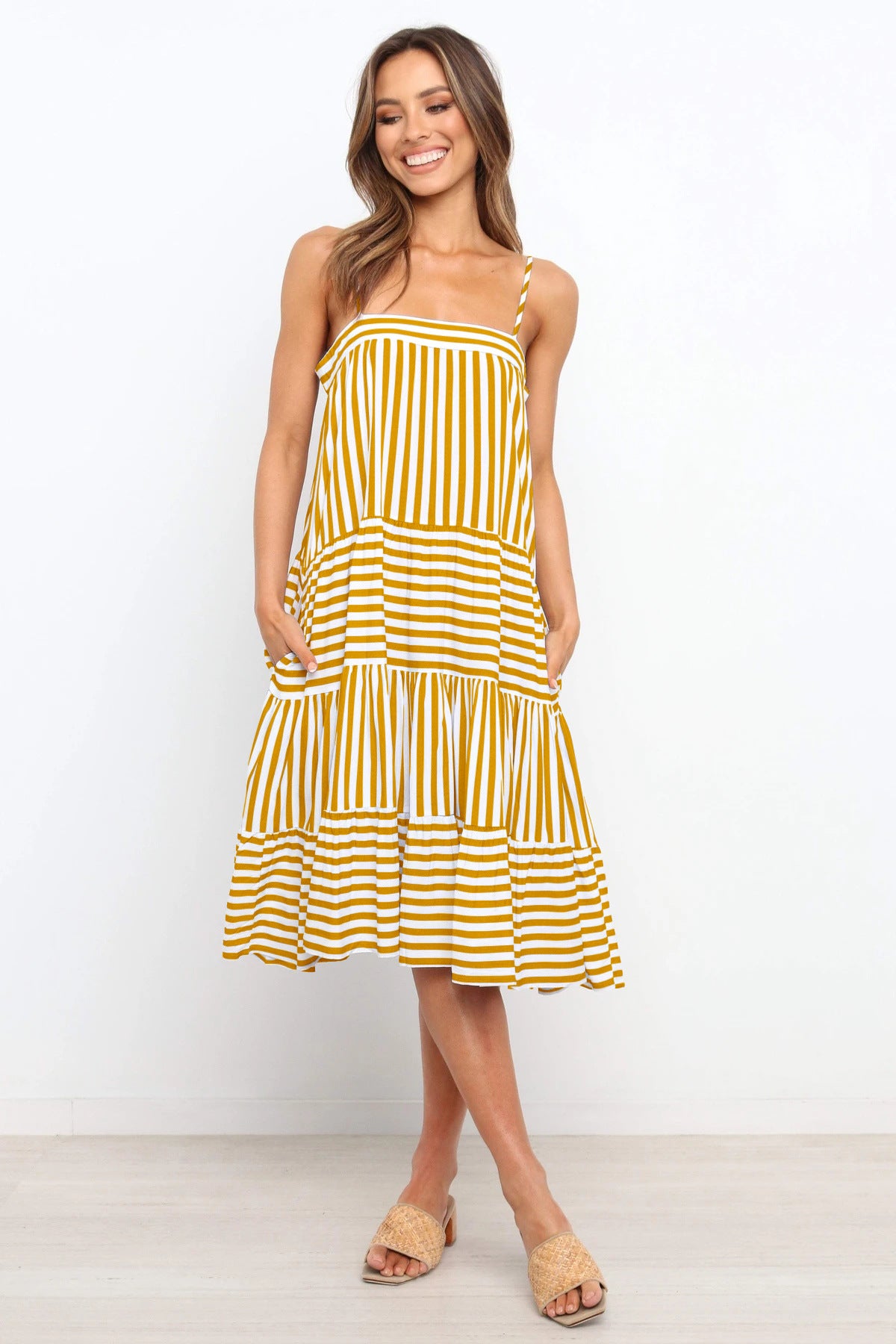 Damen luftiges Maxikleid aus Baumwolle mit gestreiftem Volantdesign Sovae