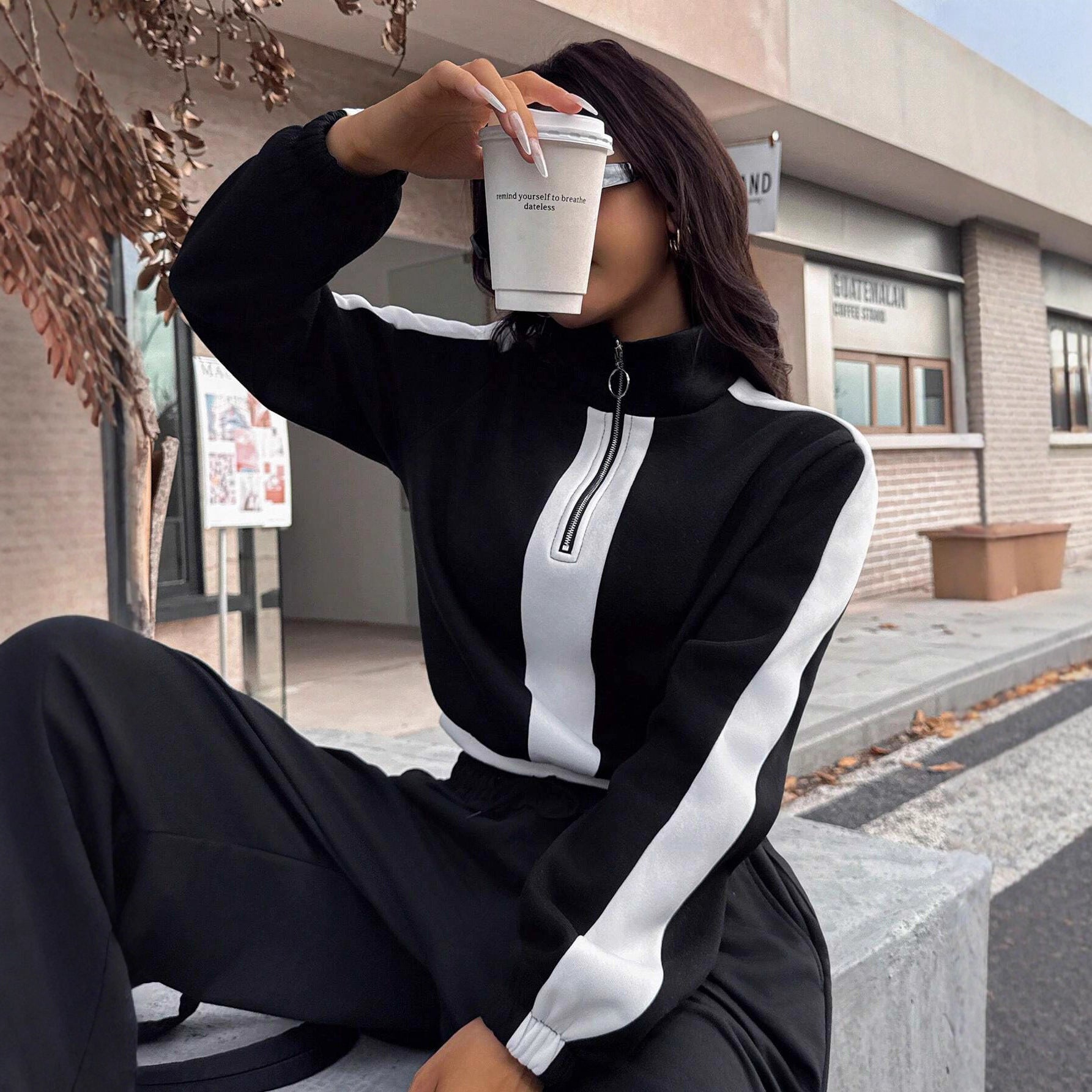 Damen Sportlicher Cropped-Hoodie und lässige Jogginghose Set Sovae