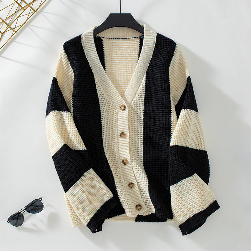 Damen Strickjacke mit einzigartigem Waffelmuster und modischen Knopfdetails Sovae