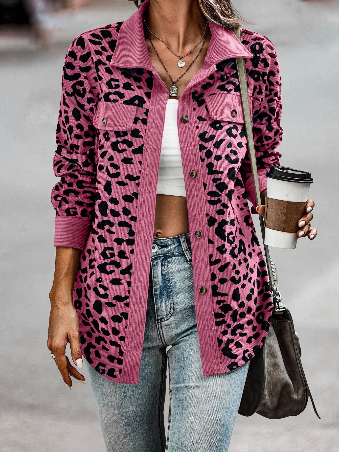Damen Freizeitjacke mit strukturiertem Leopardenmuster und praktischen Taschen Sovae