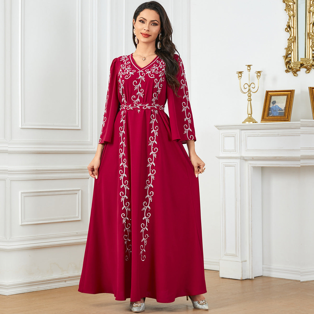 Damen Langes, besticktes Kleid mit eleganten Ärmeln Sovae