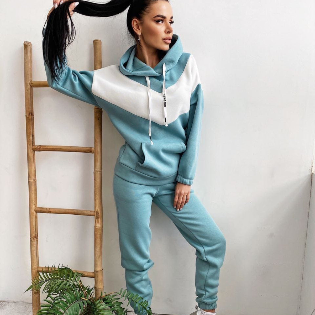 Damen Sportliches Fleece-Lounge-Set mit modernem Farbblockdesign Sovae