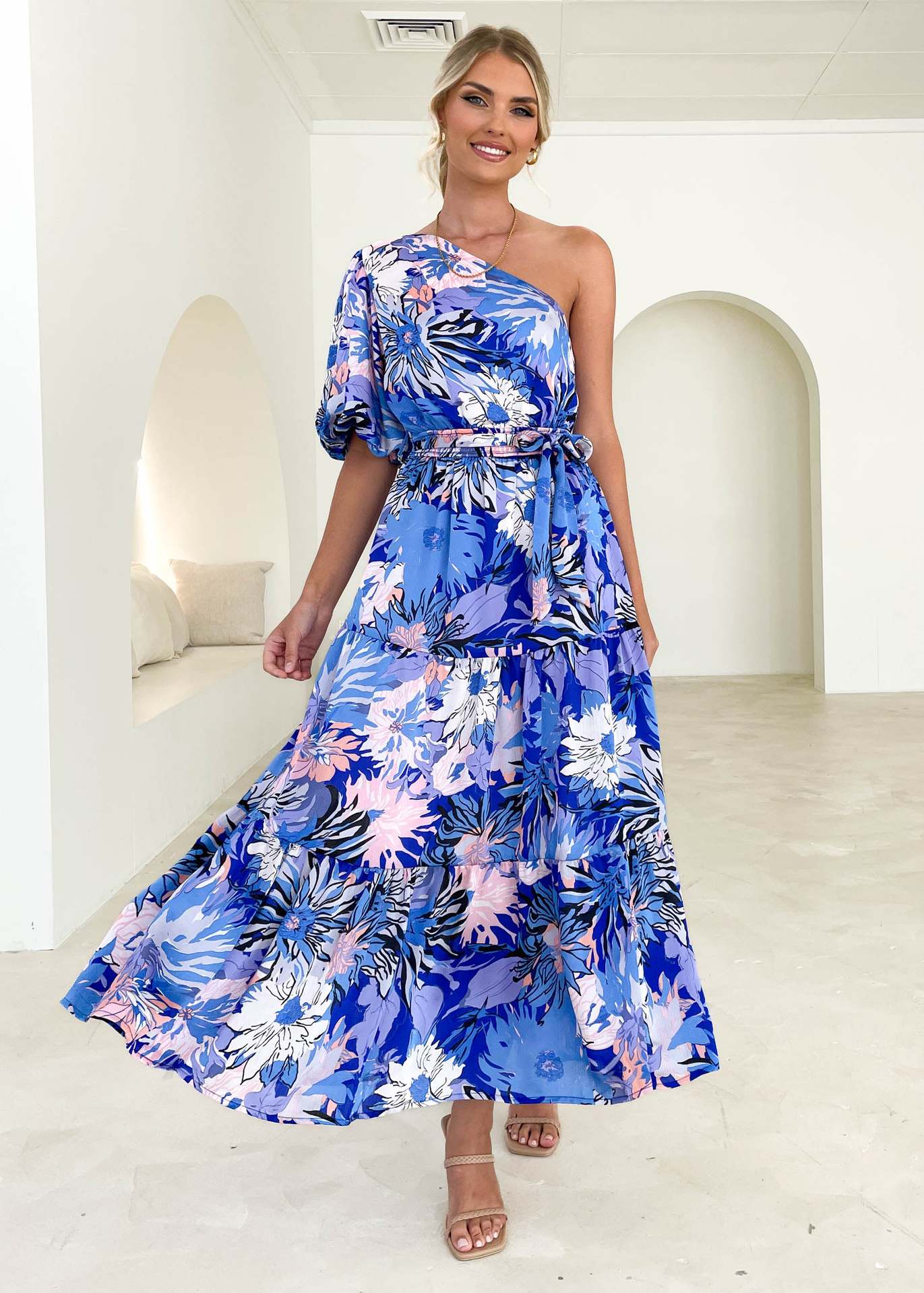 Damen Maxikleid mit asymmetrischem Design und floralen Motiven Sovae