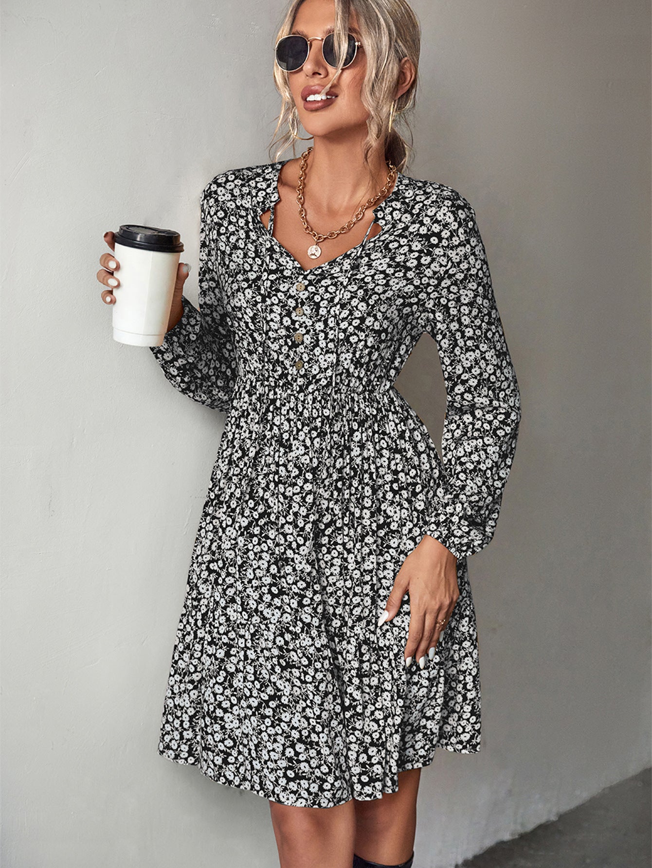 Damen Blümchen Minikleid mit romantischen Rüschendetails und elastischem Bund Sovae