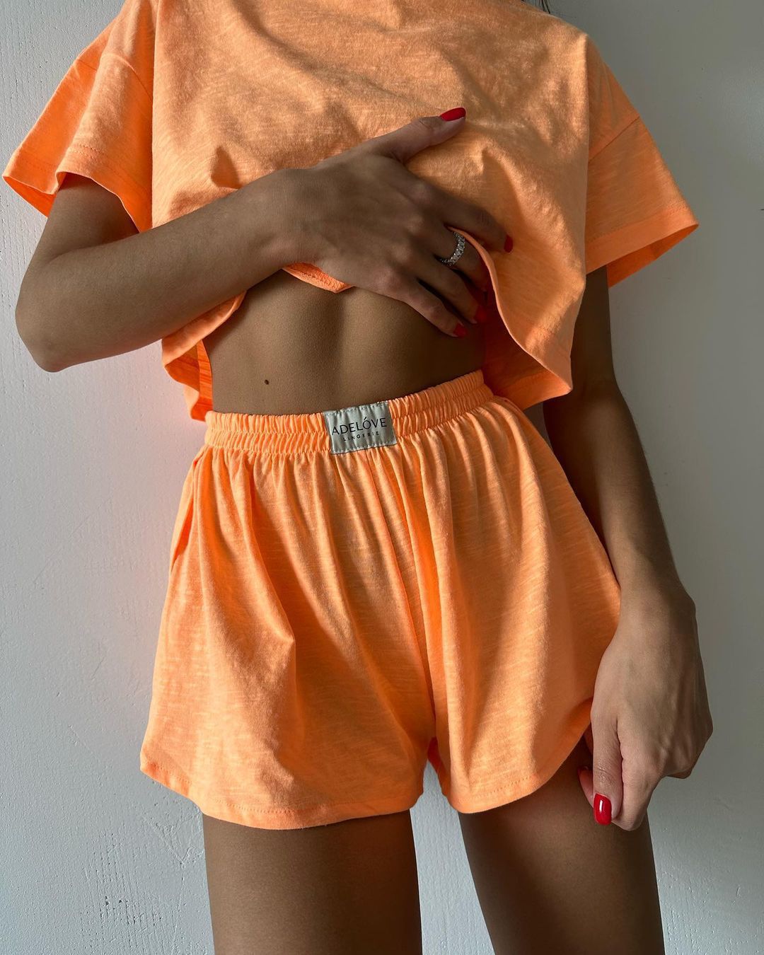 Damen lässige Sportshorts mit elastischem Bund und seitlichen Schlitzen Sovae