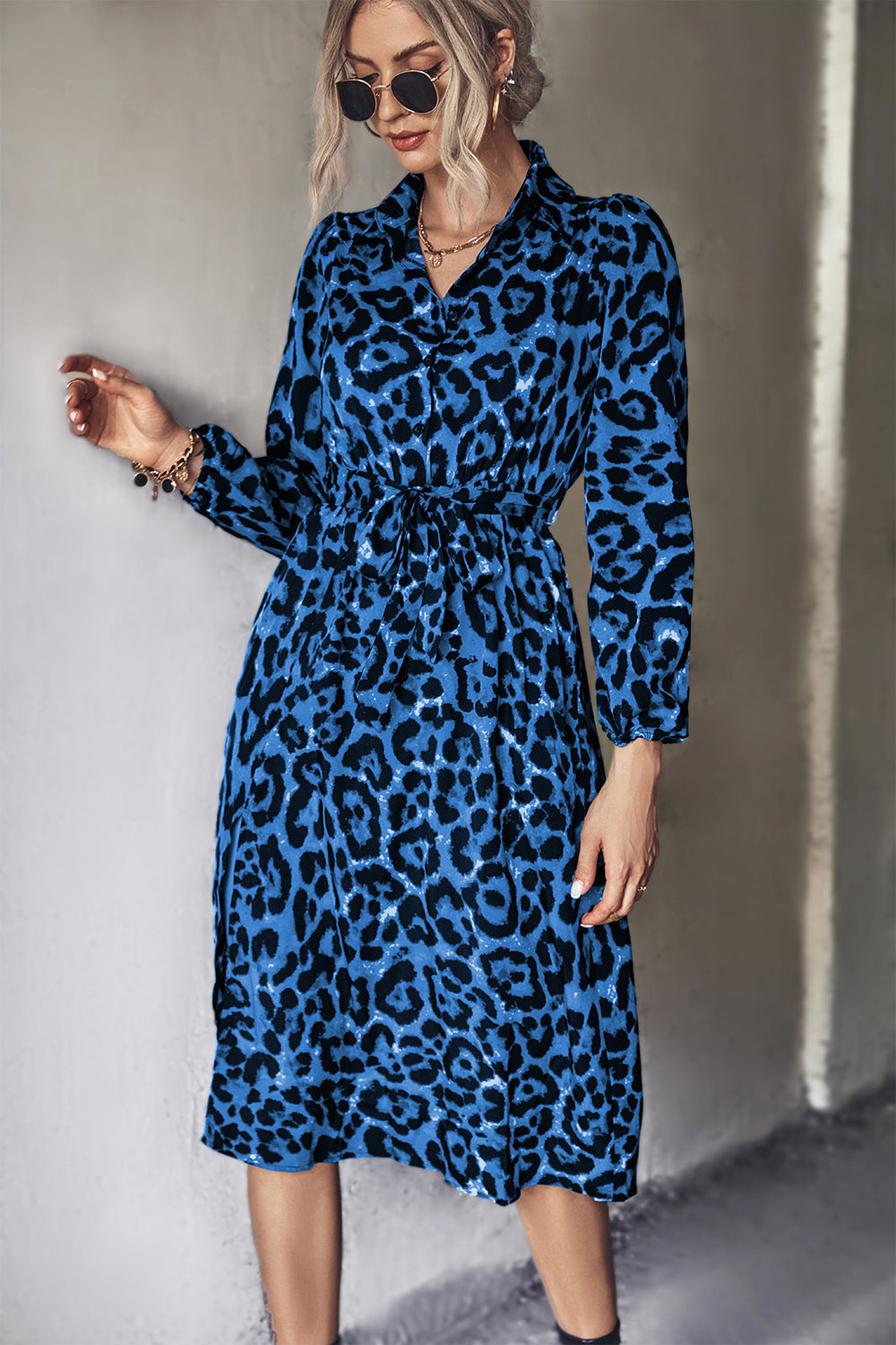 Damen Midi-Kleid mit modernem Leopardenmuster und elegantem Schlitz Sovae