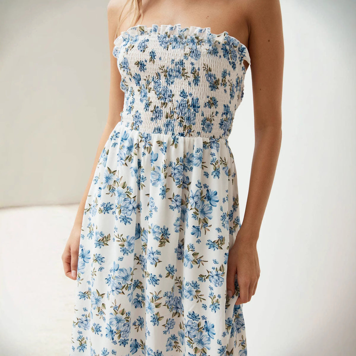 Damen Sommerliches Maxikleid mit schmalem Oberteil und Blumenprint Sovae