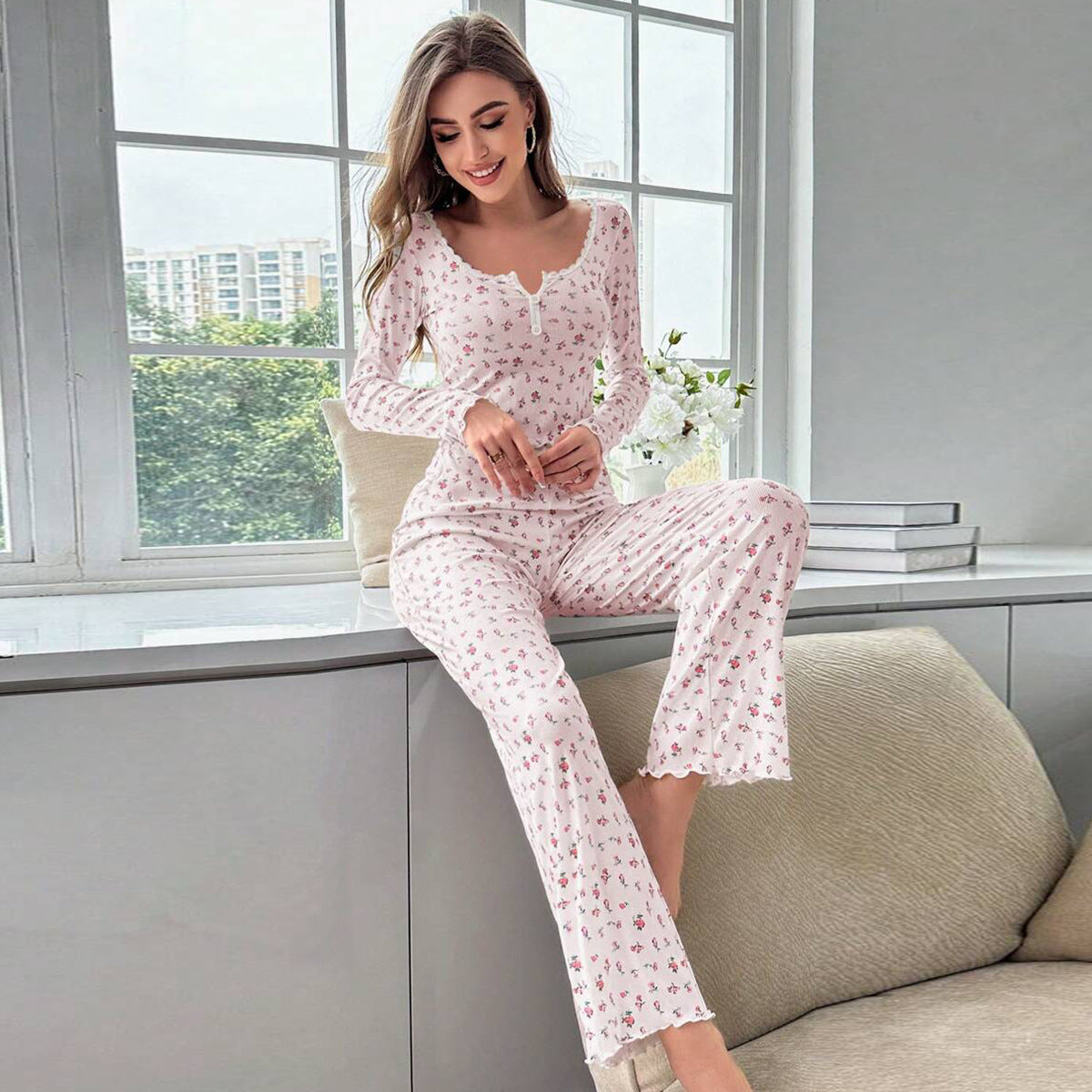 Damen Schlafanzug mit floralem Muster und feinen Rippdetails Sovae