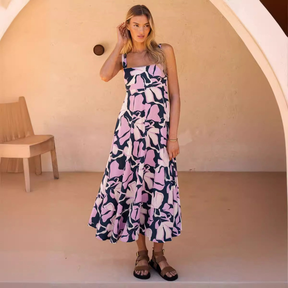 Damen Maxikleid mit buntem Blumenmuster und tailliertem Oberteil Sovae