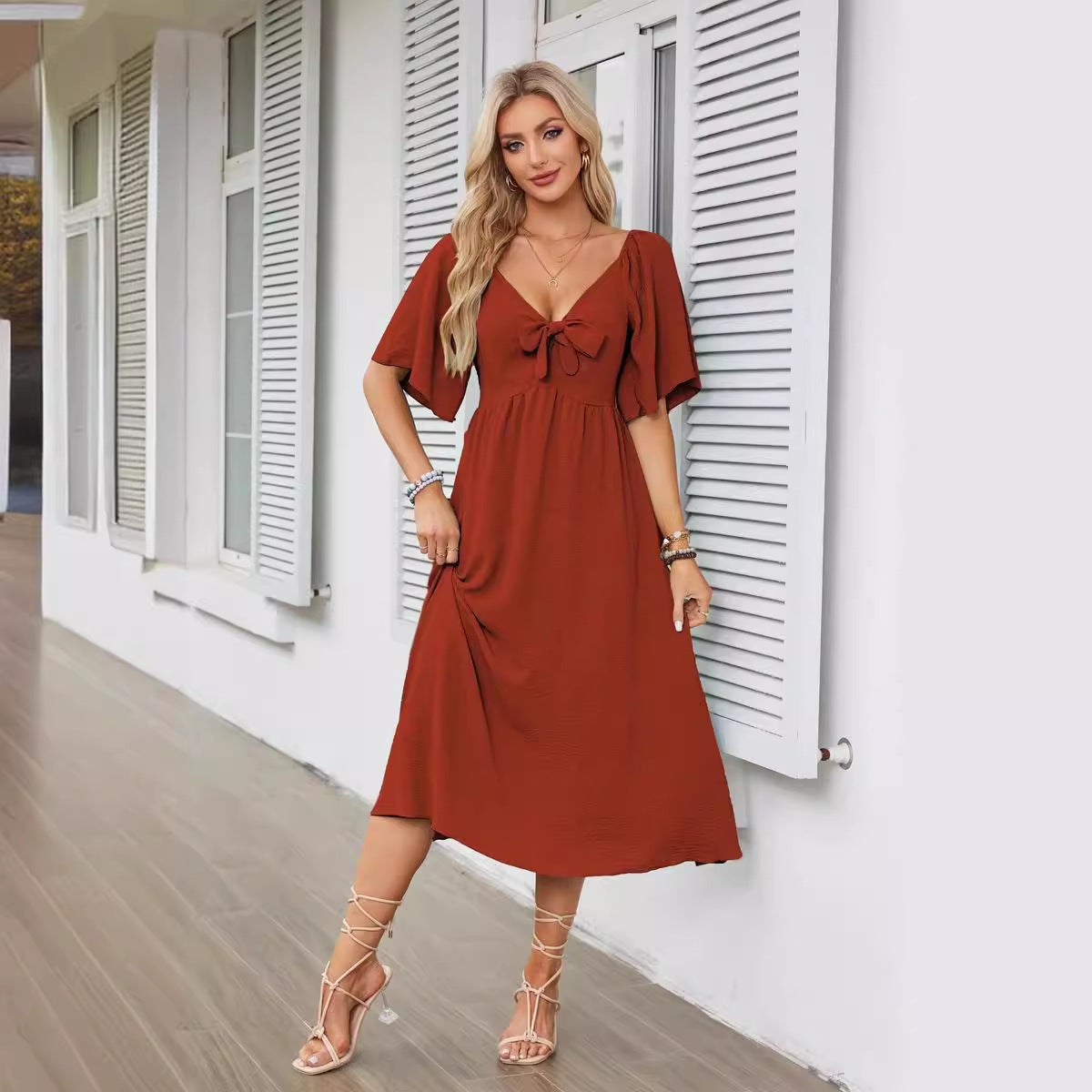 Damen Midikleid mit vorteilhaftem Bindeband und weiten Ärmeln Sovae