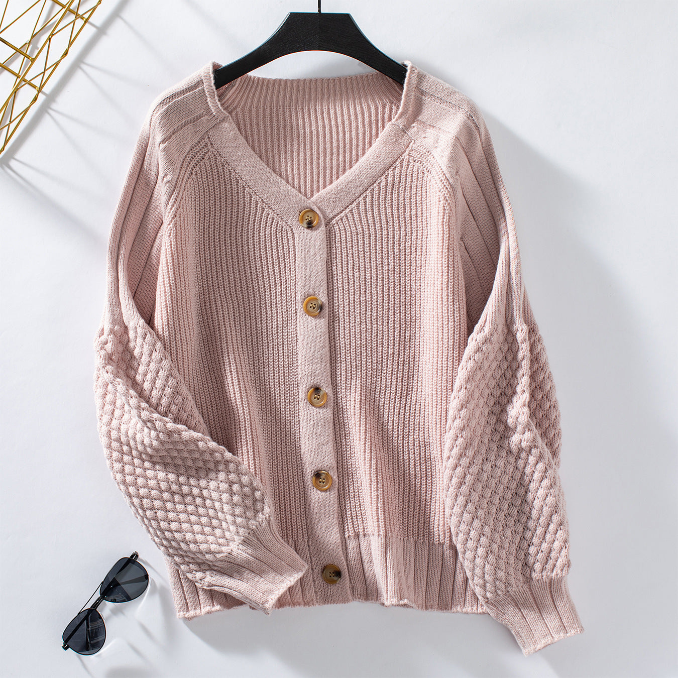 Damen Strickjacke mit strukturierten Ärmeln und Holzknopfdetails Sovae