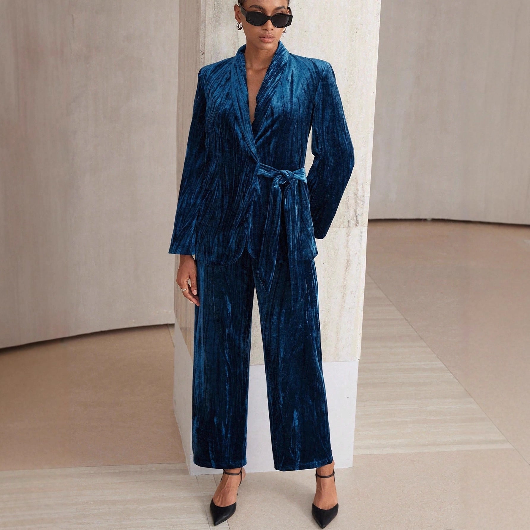 Damen elegantes und schimmerndes Set aus Blazer und Hose Sovae