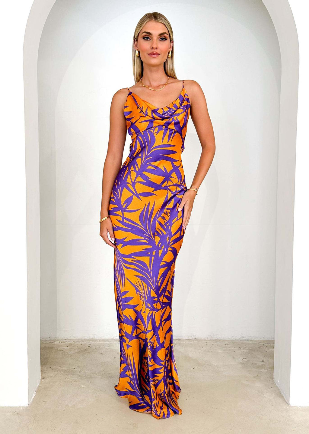 Damen elegantes Maxikleid mit raffiniertem Faltenwurf und trendigem Blattmuster Sovae