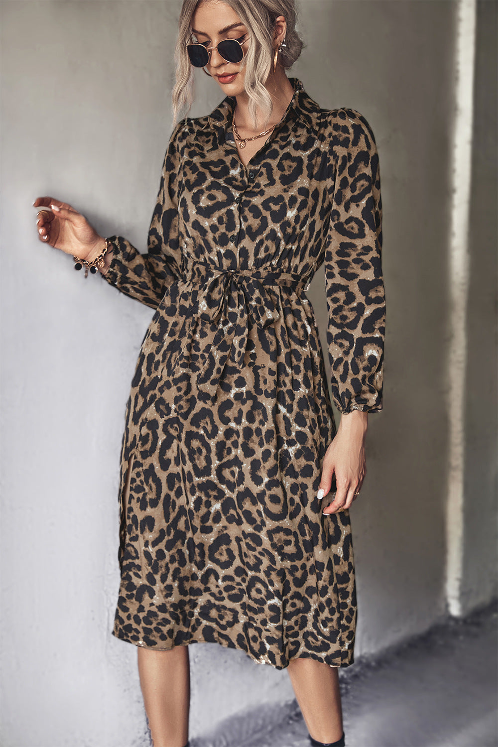 Damen Midi-Kleid mit modernem Leopardenmuster und elegantem Schlitz Sovae