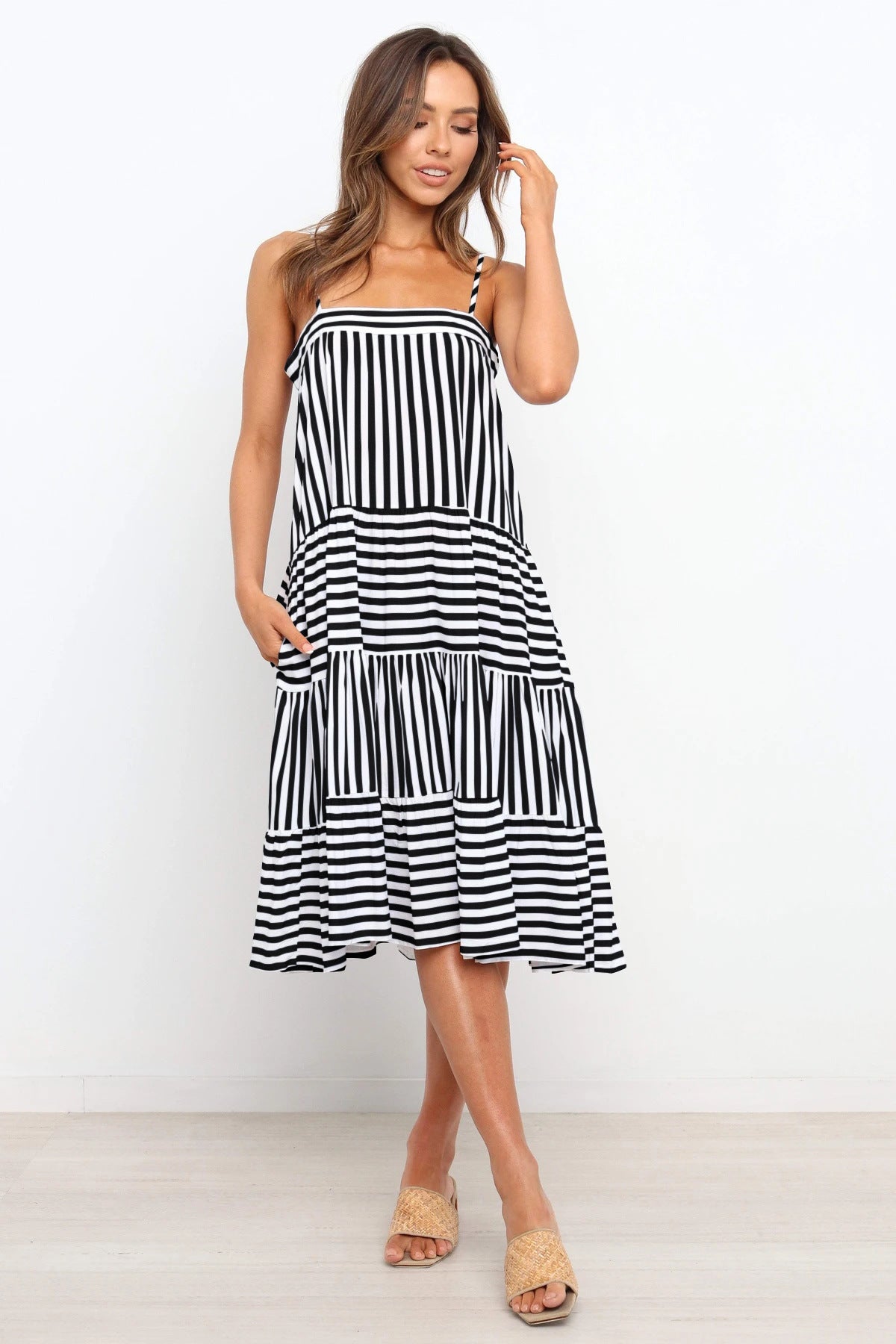 Damen luftiges Maxikleid aus Baumwolle mit gestreiftem Volantdesign Sovae