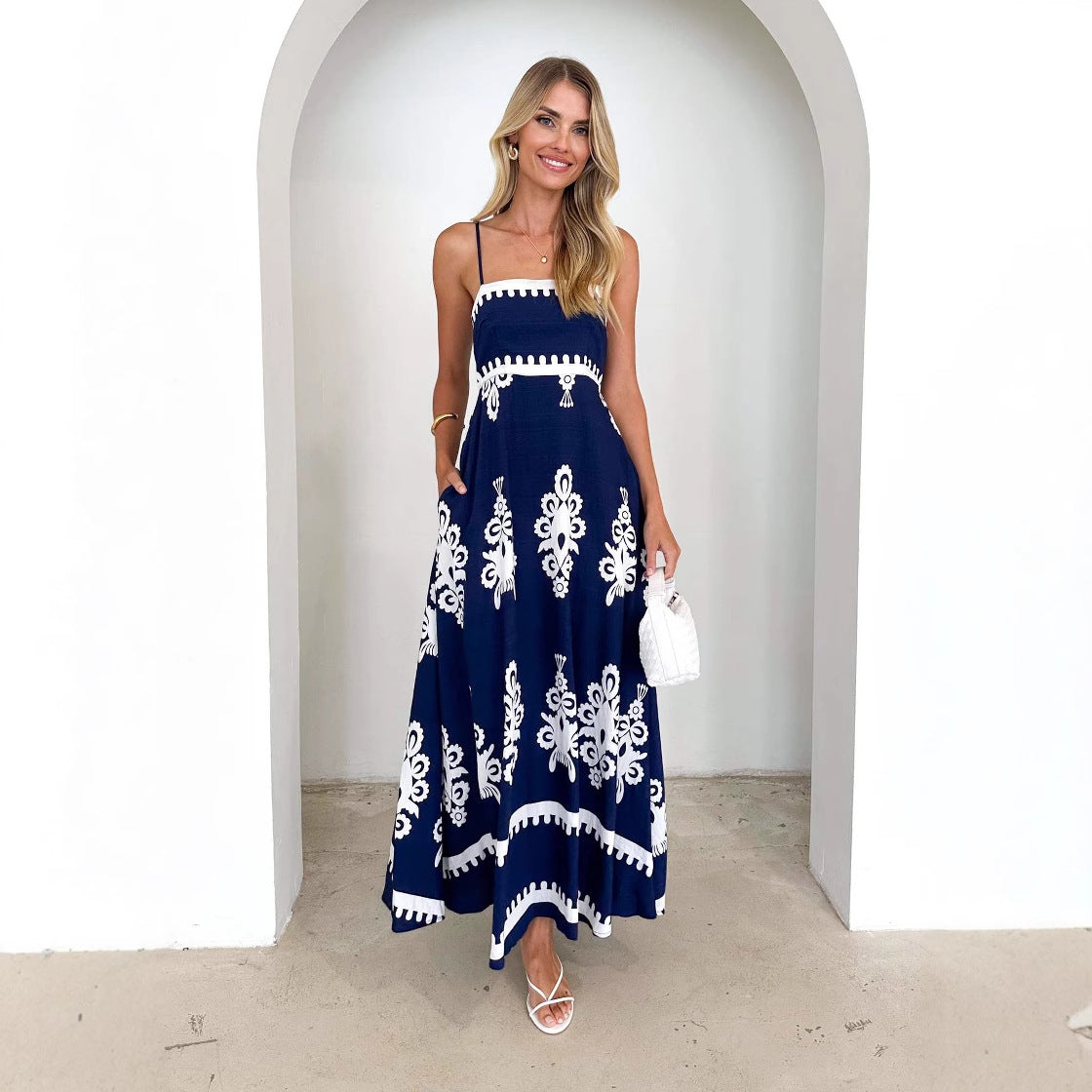 Damen Maxi-Kleid mit verzierten Trägern und elegantem Muster Sovae