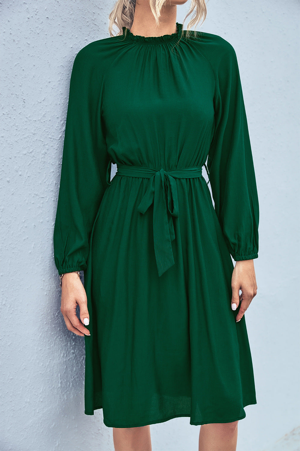 Damen Midi-Kleid mit elastischem Taillengürtel und femininen Puffärmeln Sovae