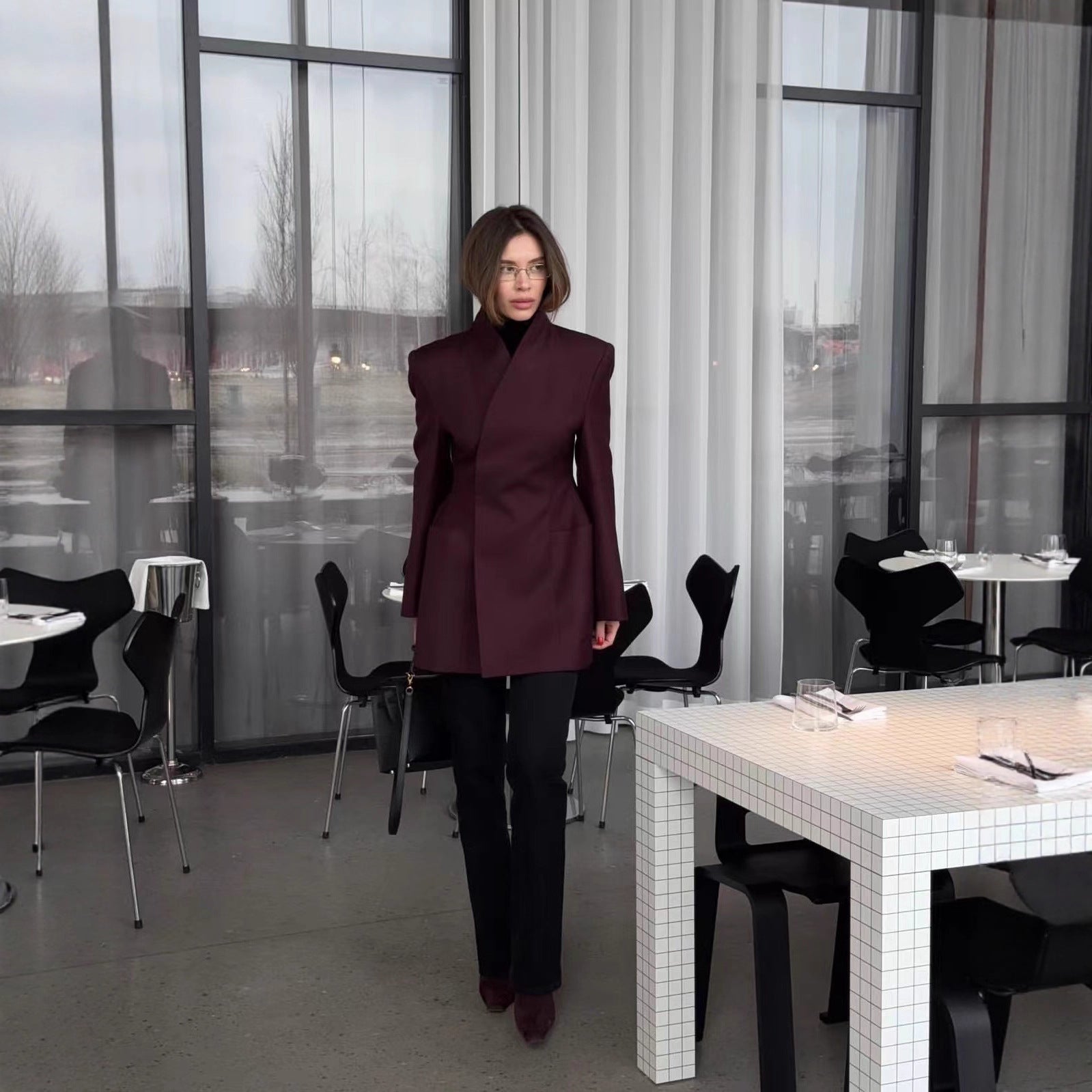 Damen elegante Blazerjacke mit schimmerndem Stoff und tiefem V-Ausschnitt Sovae