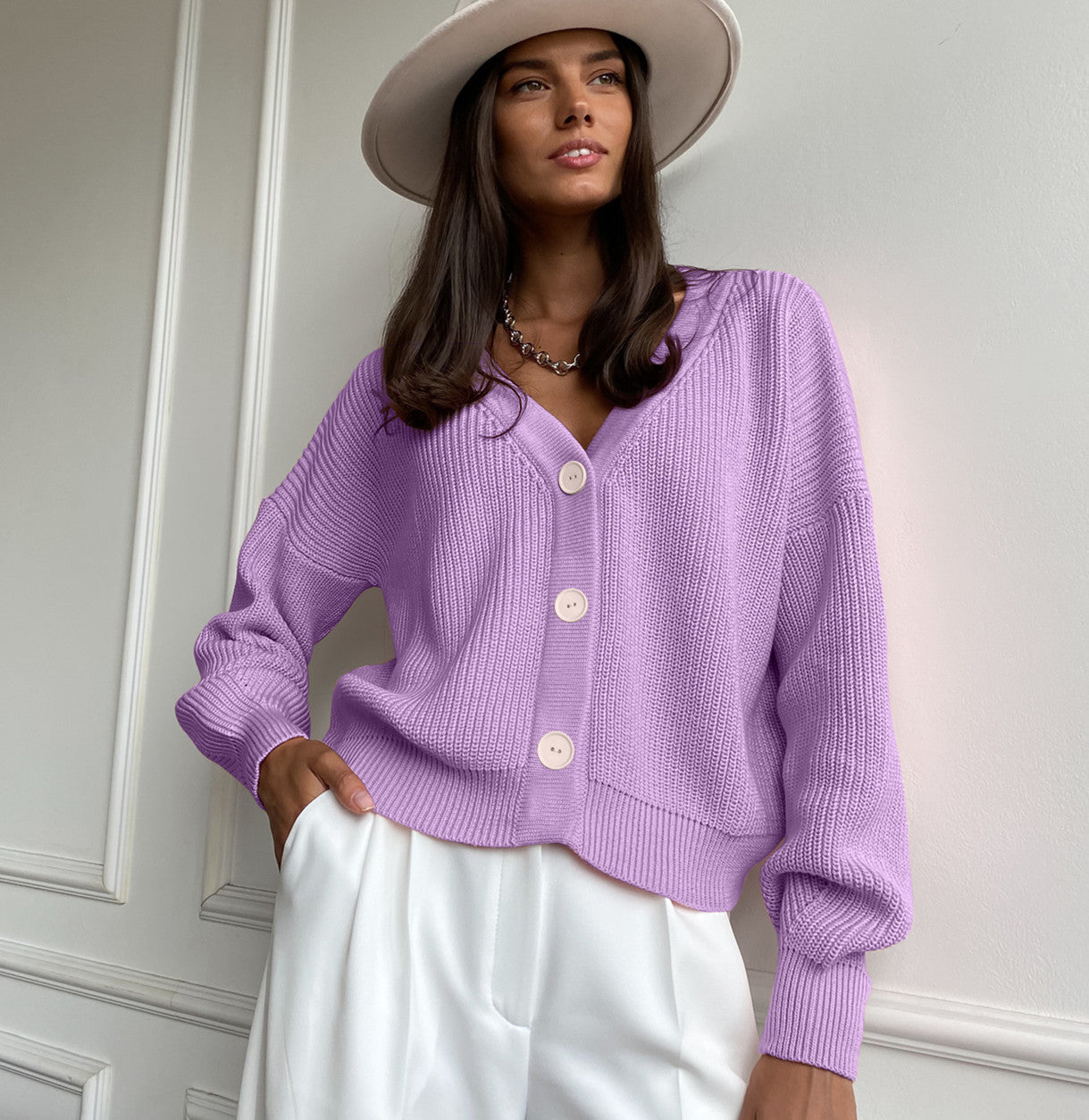 Damen kuschelige Strickjacke mit umschlagbaren Ärmeln und modischen Knopfdetails Sovae