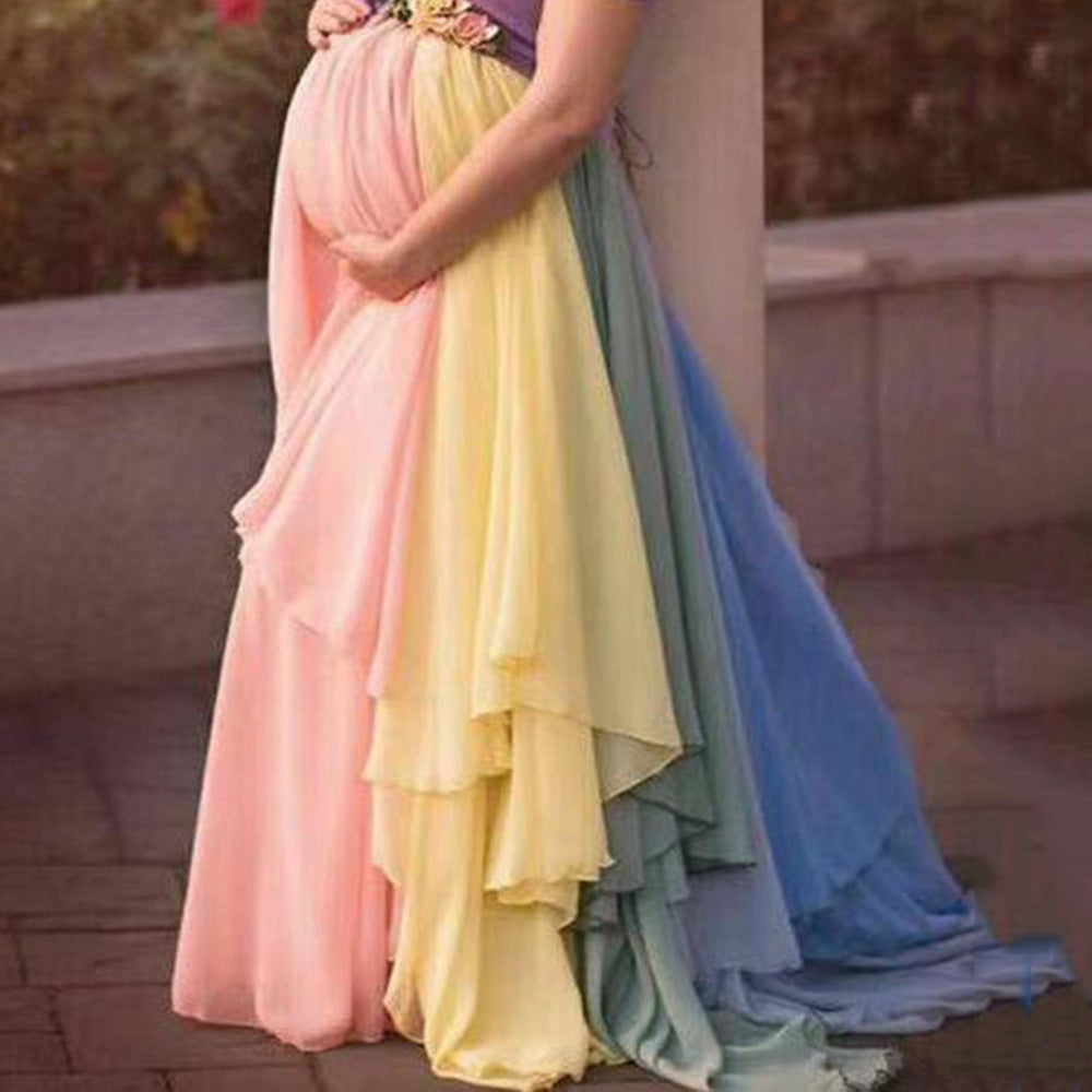 Damen Abendkleid mit Off-Shoulder Design und fließendem, mehrfarbigem Saum Sovae