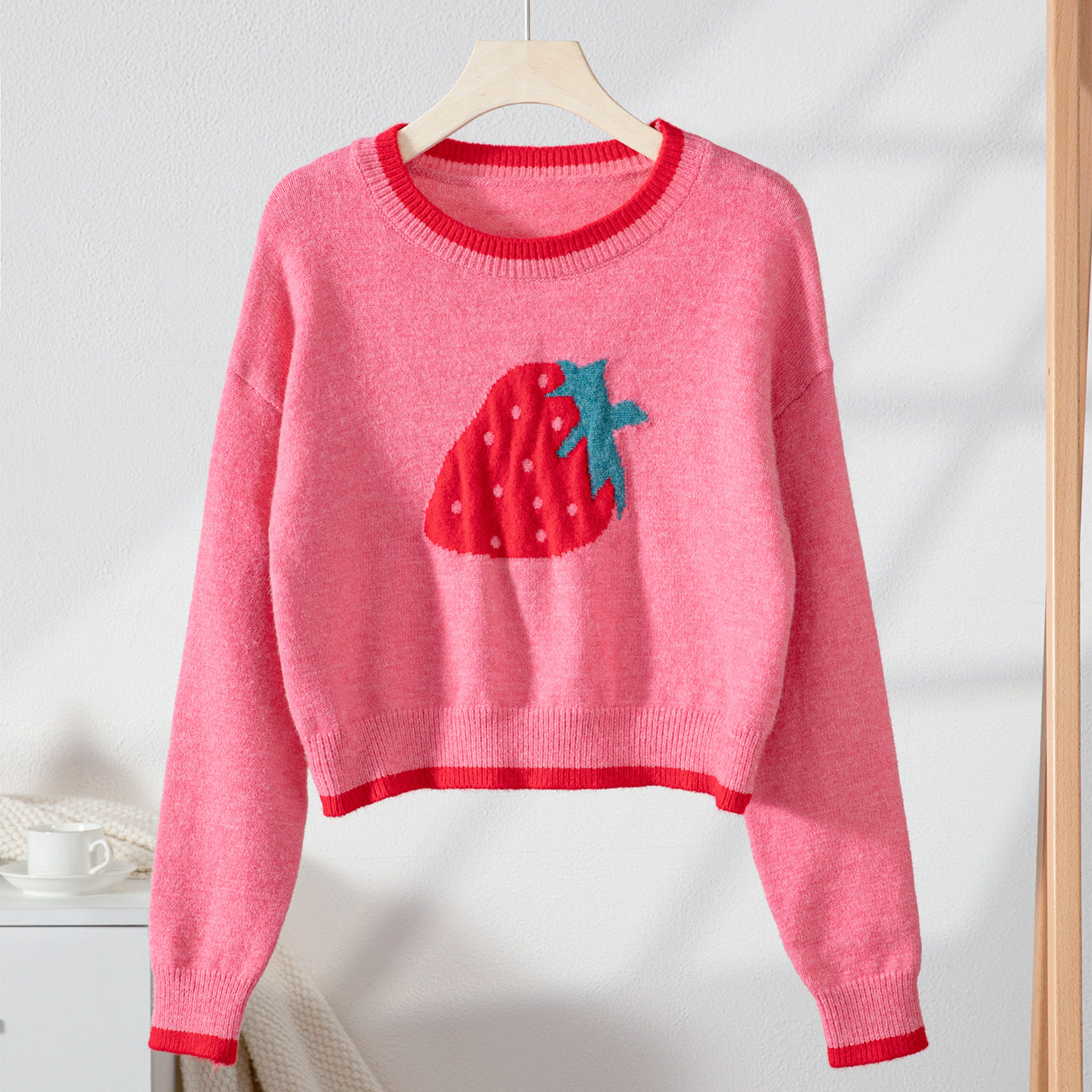 Damen trendiger Pullover mit Erdbeer-Motiv und Kontrastbündchen Sovae