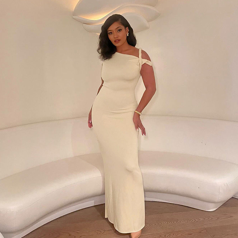 Damen Körperbetontes Maxi-Kleid mit asymmetrischen Trägern und elegantem Design Sovae