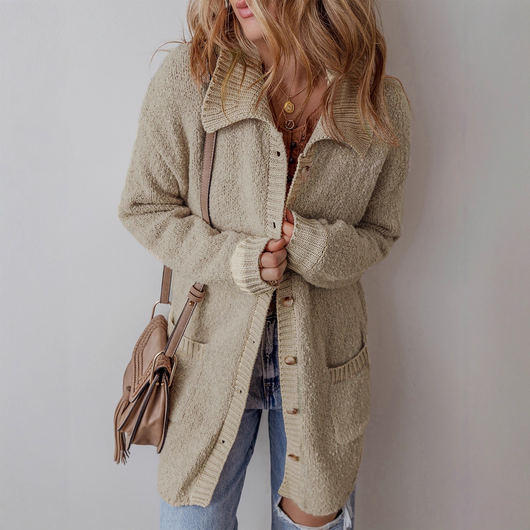 Damen Grobstrickjacke mit praktischen Taschen und kontrastierendem Kragen Sovae