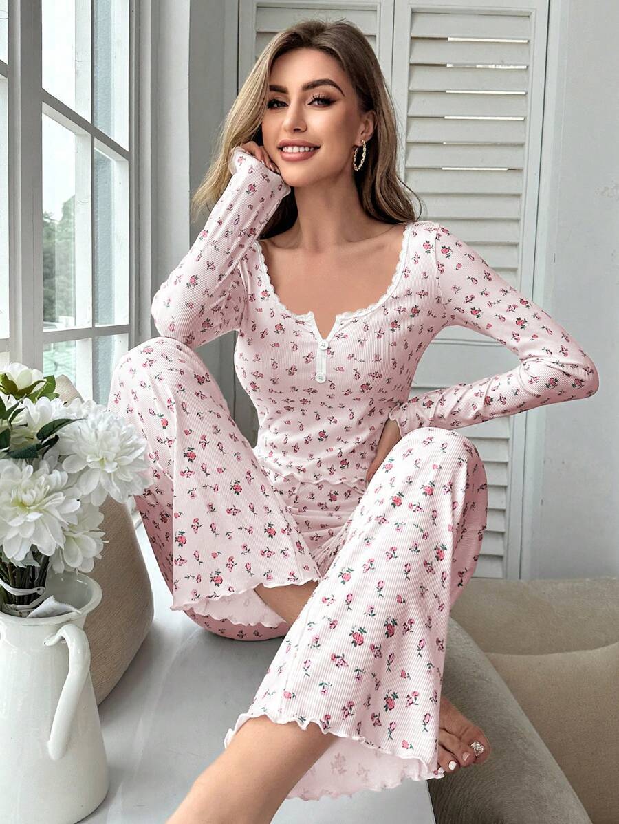 Damen Schlafanzug mit floralem Muster und feinen Rippdetails Sovae