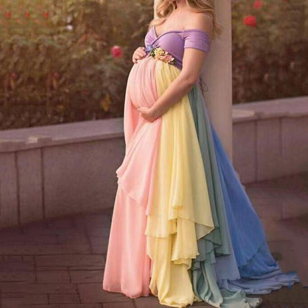 Damen Abendkleid mit Off-Shoulder Design und fließendem, mehrfarbigem Saum Sovae